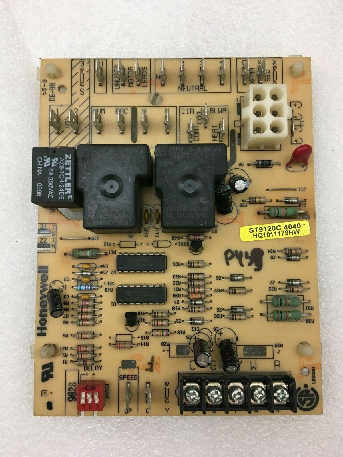 HONEYWELL ST9120C4040 Furnace Control Circuit Board HQ1011179HW used #P439