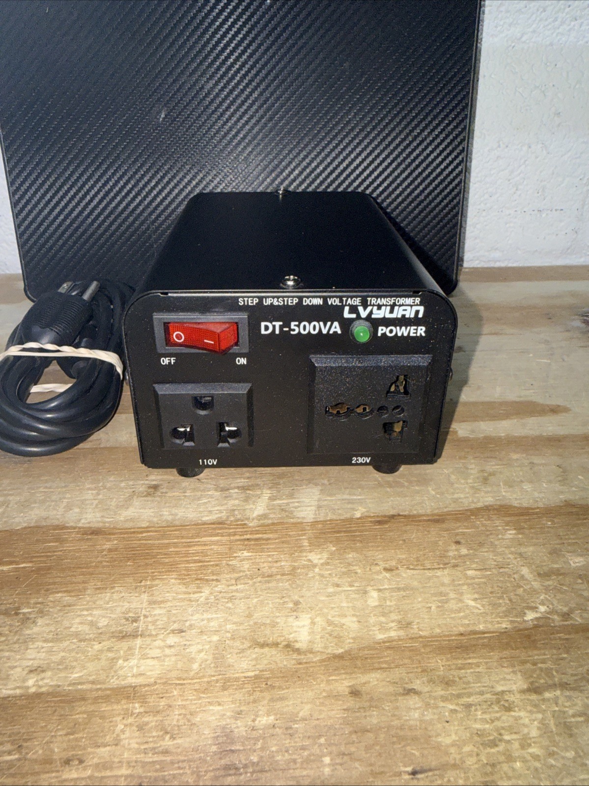 LVYUAN Step Up & Step Down Voltage Transformer 110 V / 230 V DT-500VA