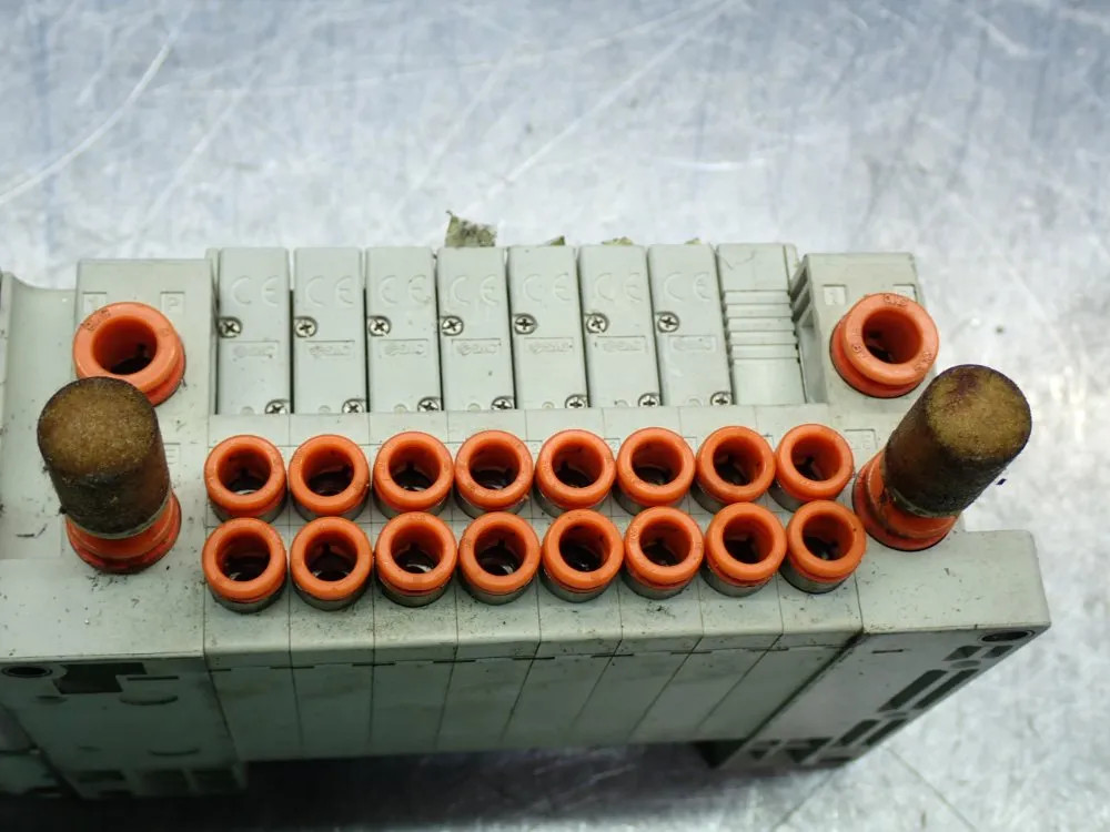 SMC PNEUMATIC MANIFOLD VALVE UNIT EX600-ED2