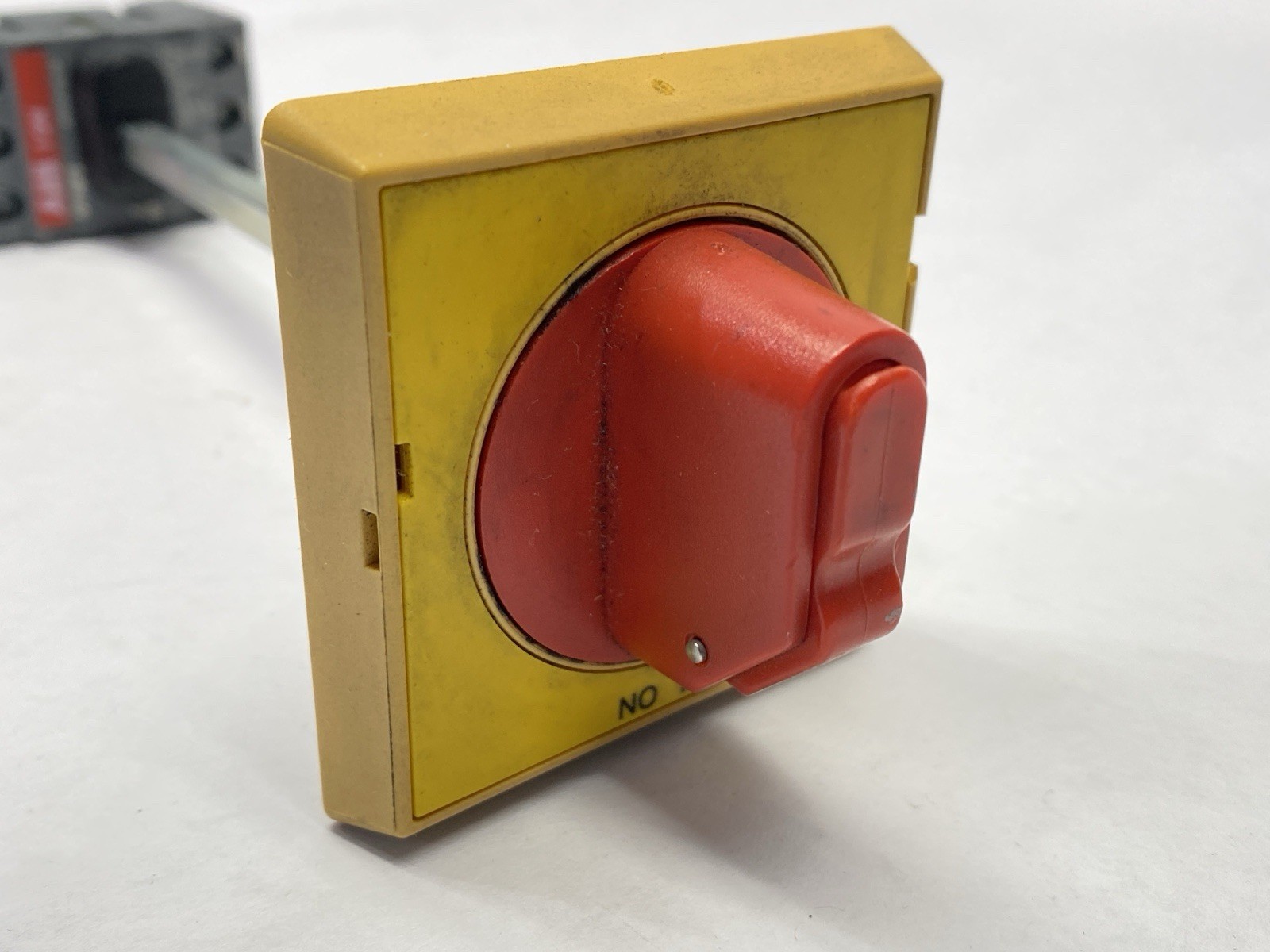 ABB OT16F3 Switch Disconnector 3-Pole 16A 600VAC w/ OHYS2RJ Selector Handle