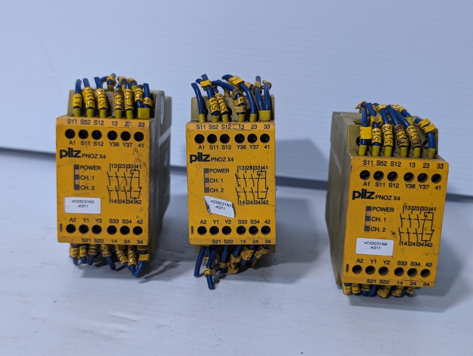 pilz PNOZ X4 safety relay, 24VDC, 3S 10, 2W, 774730 105382 as pictured