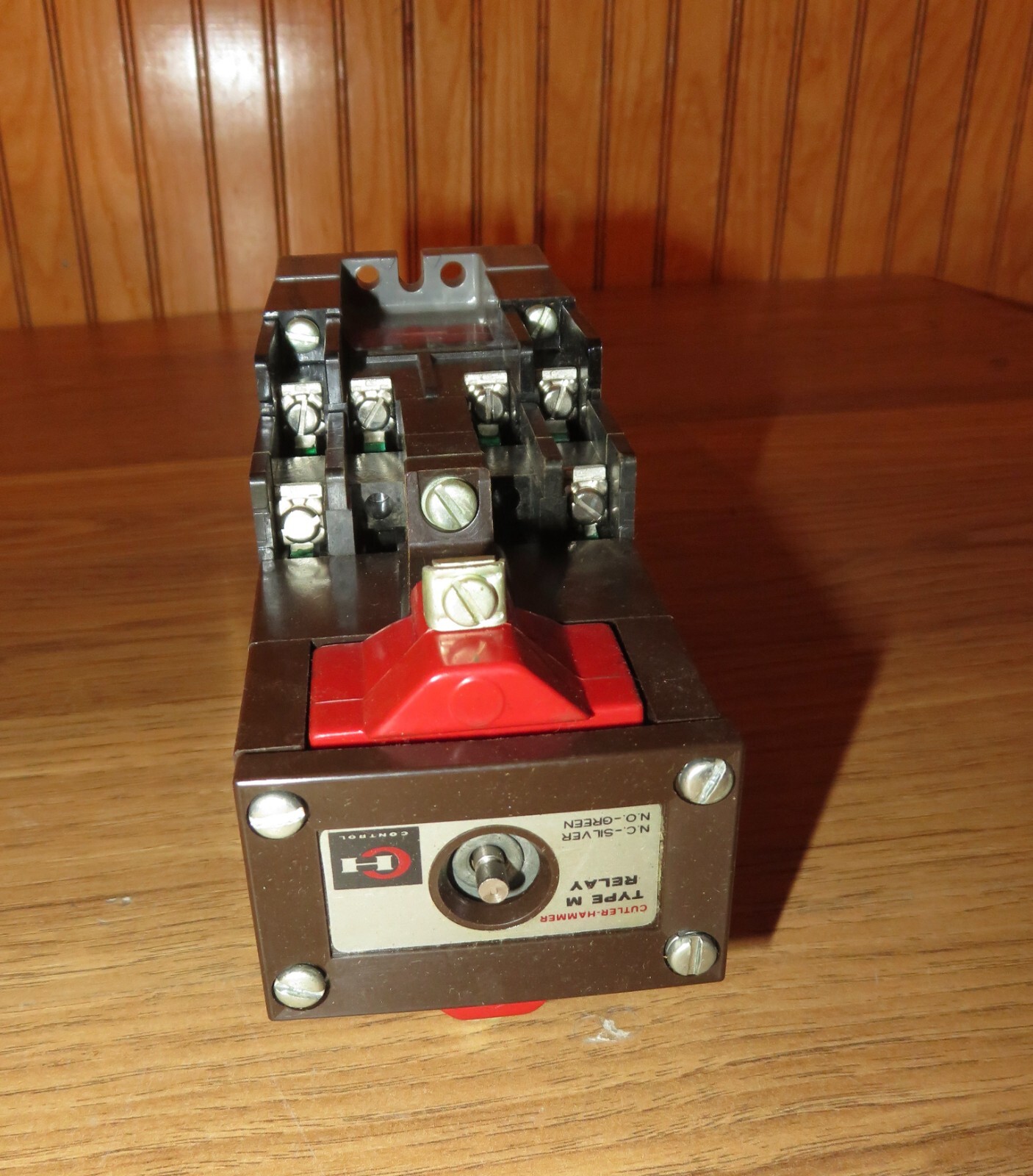 Cutler Hammer Relay Type M With Latch D23MR602A 300 Volt AC COIL 120 V 60 HZ NOS