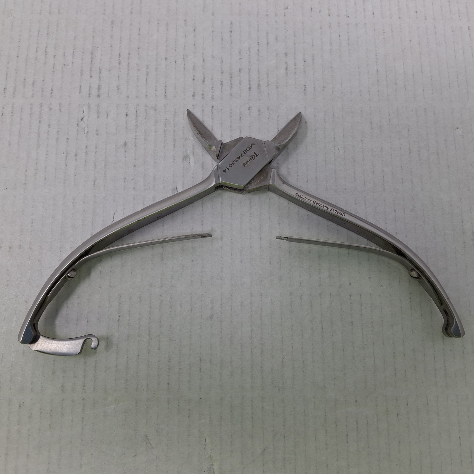 Medline Konig MDS7433614 Double Spring with Catch Nail Nipper