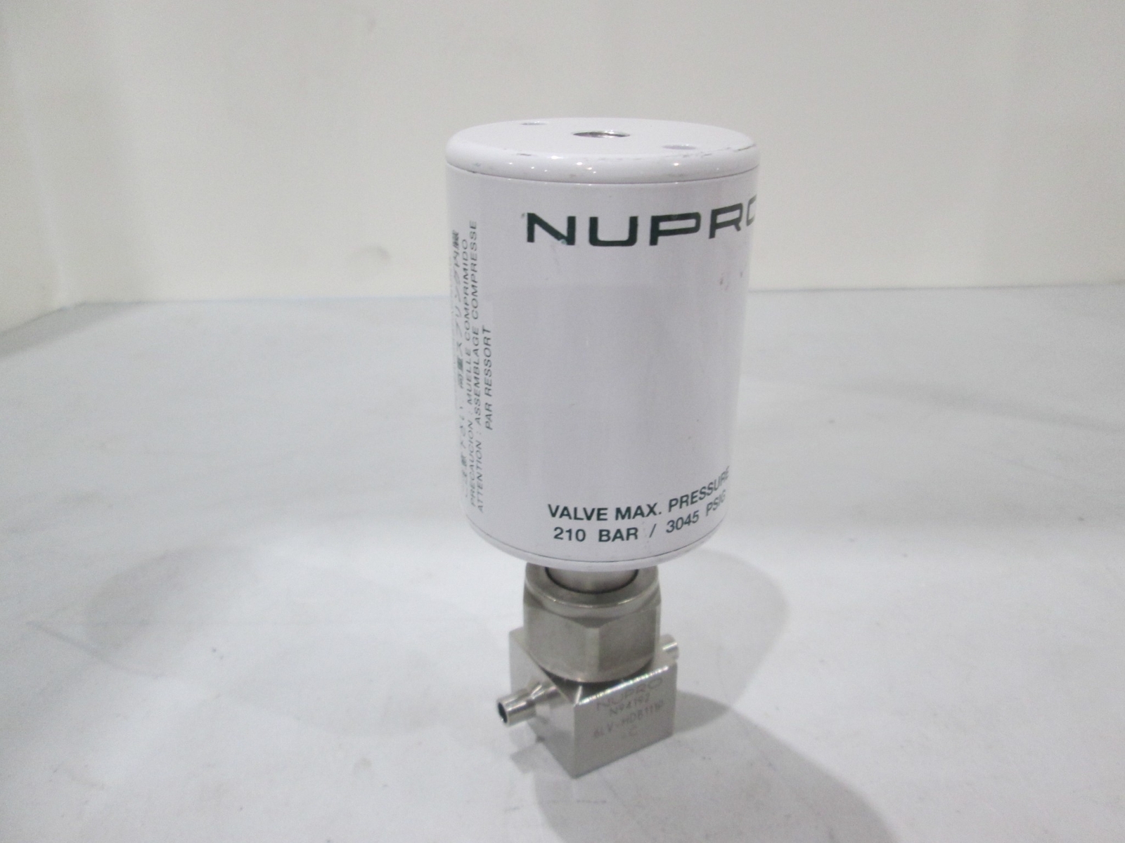 Nupro, 6LV-HDB111P-C, 3 Way High Pressure Valve, Butt End Weld, Used