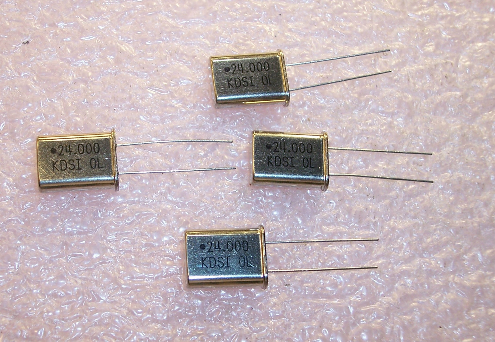 QTY (200) 24 MHz CRYSTALS HC49/U HC494DG.24.000MHz KDS
