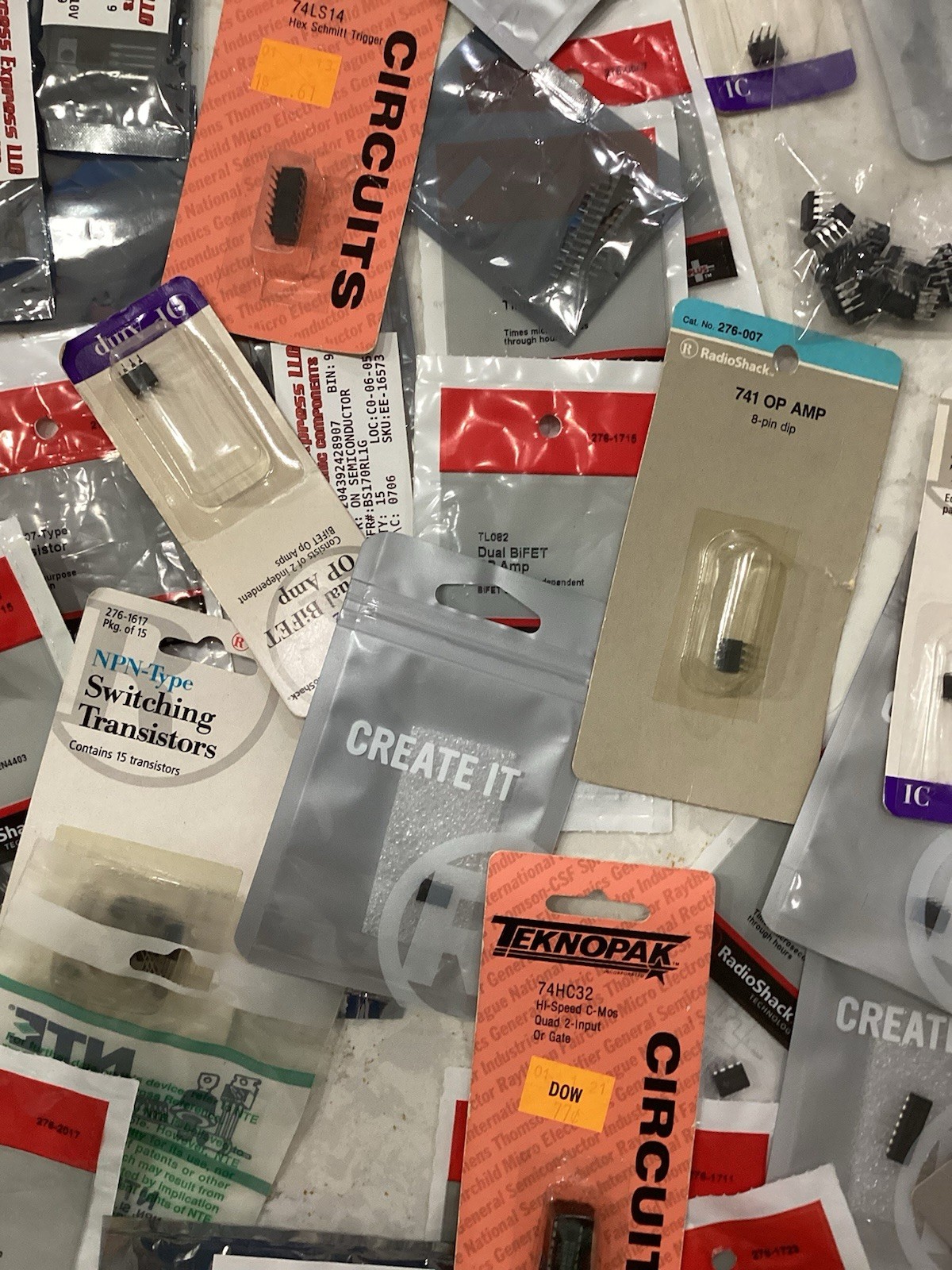 IC And Transistors IC Sockets Voltage Regulators Lot Radio Shack NOS
