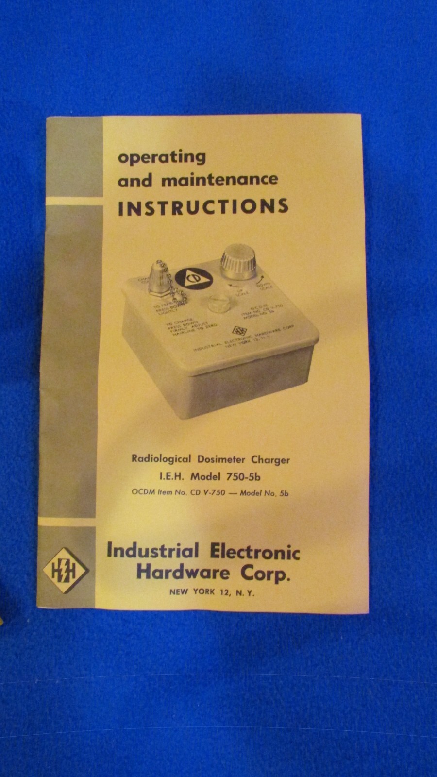 NOS! NEVER USED! CD V-750 Radiological Charger w Personal Dosimeters 742 Manuals