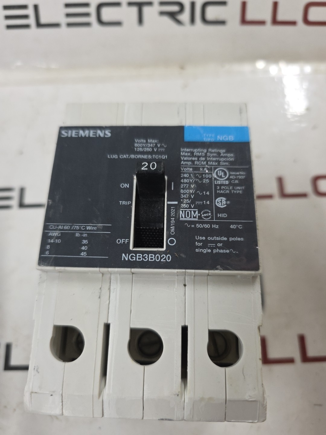 Siemens NGB3B020 3-Pole Circuit Breaker CHIPPED