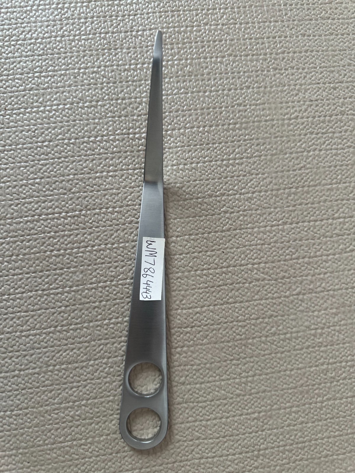 WM7864443–HOHMANN KNEE RETRACTOR MEDIUM 45 ANGLED Overall Length: 9.125″