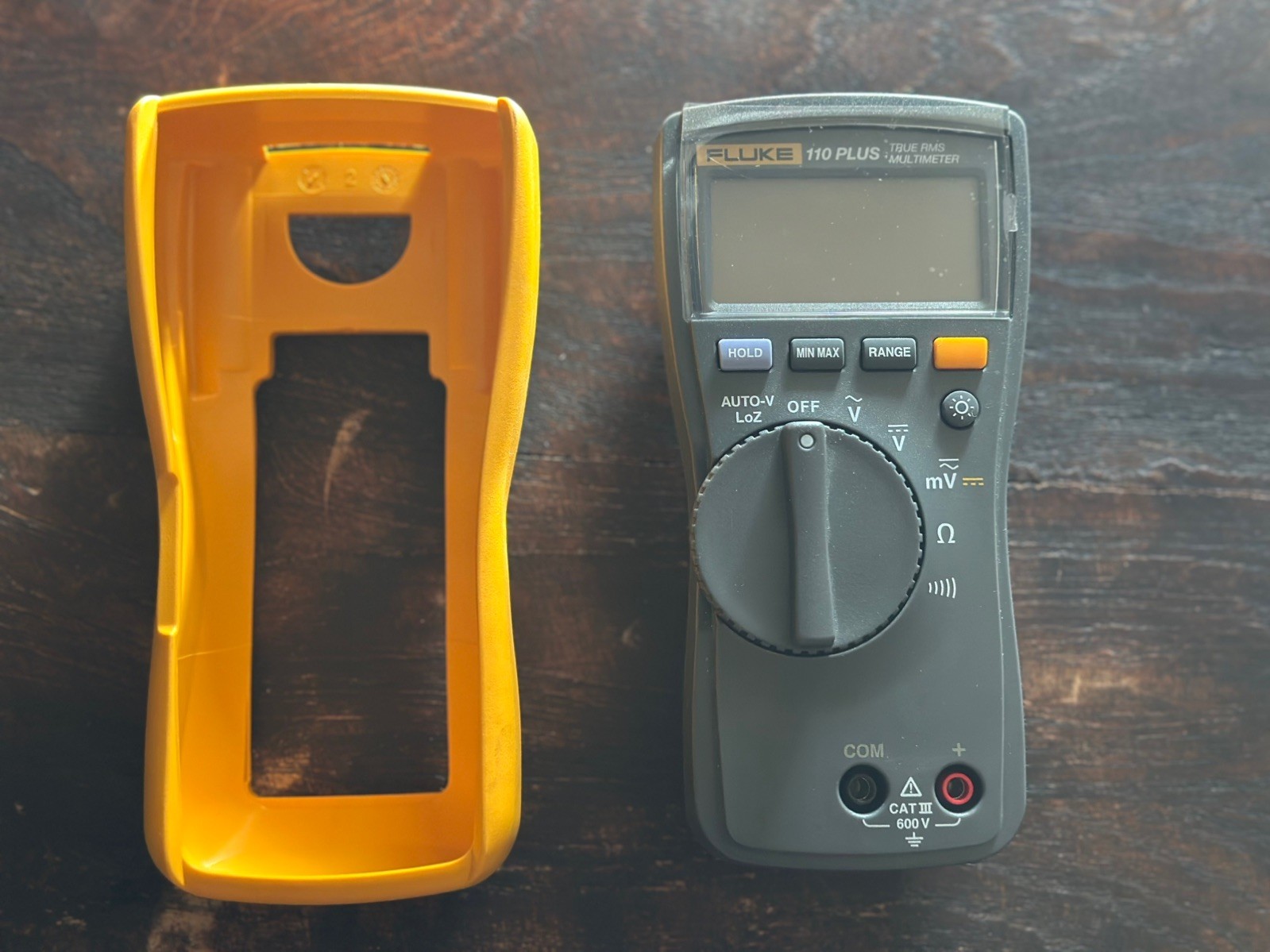 FLUKE 110 PLUS True-RMS Digital Multimeter w/FLUKE TL71 leads – Lightly Used