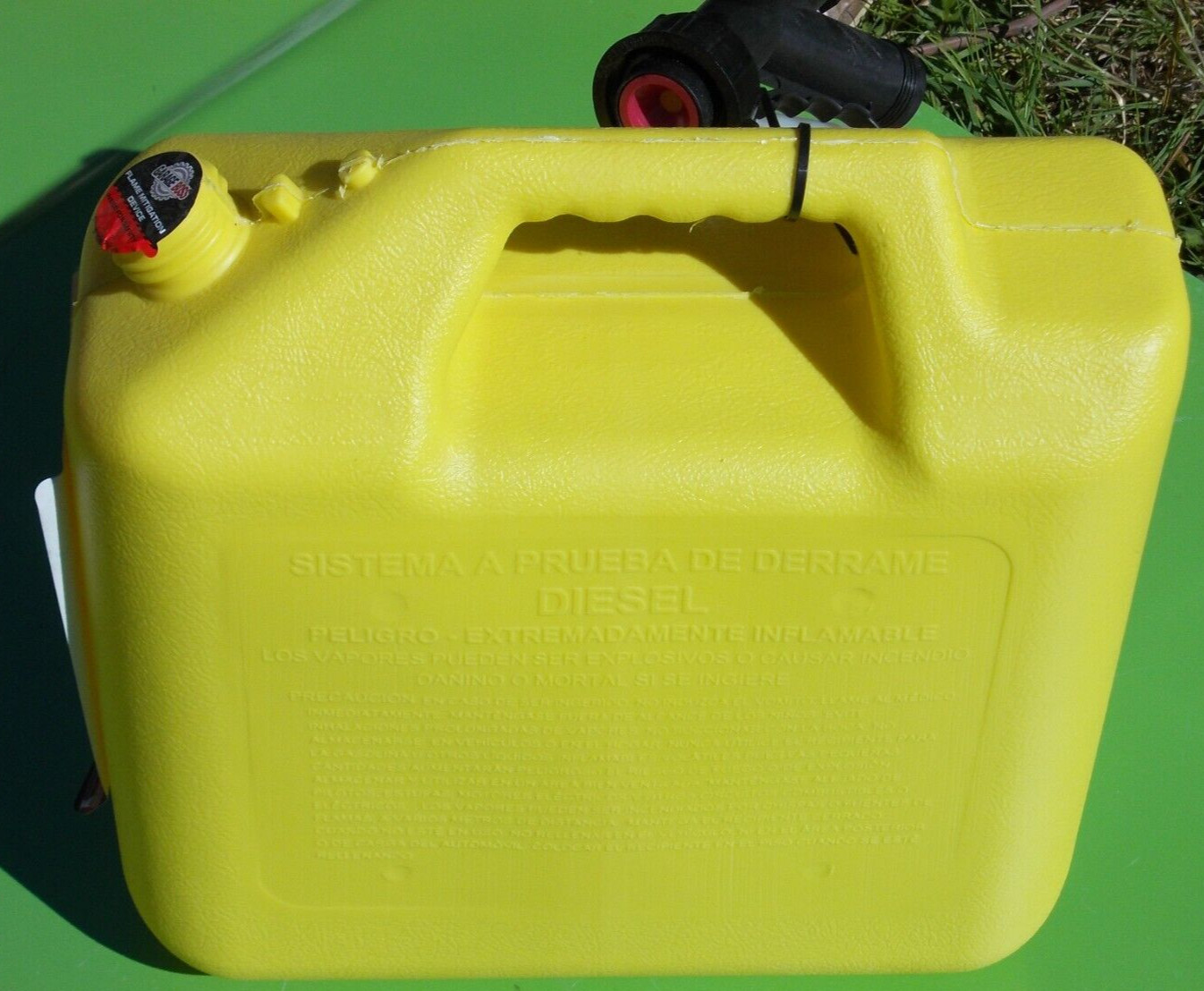 GARAGE BOSS 5 GALLON DIESEL FUEL CAN PRESS N POUR CONTROL GB356 YELLOW PLASTIC