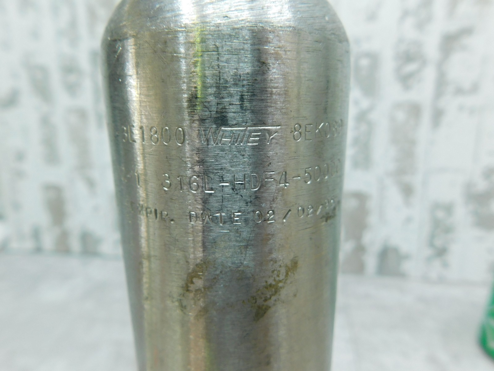 Whitey DOT-Compliant Sample Cylinder, 1/4″ FNPT ,316L-HD4-500CC, DOT-3E1800
