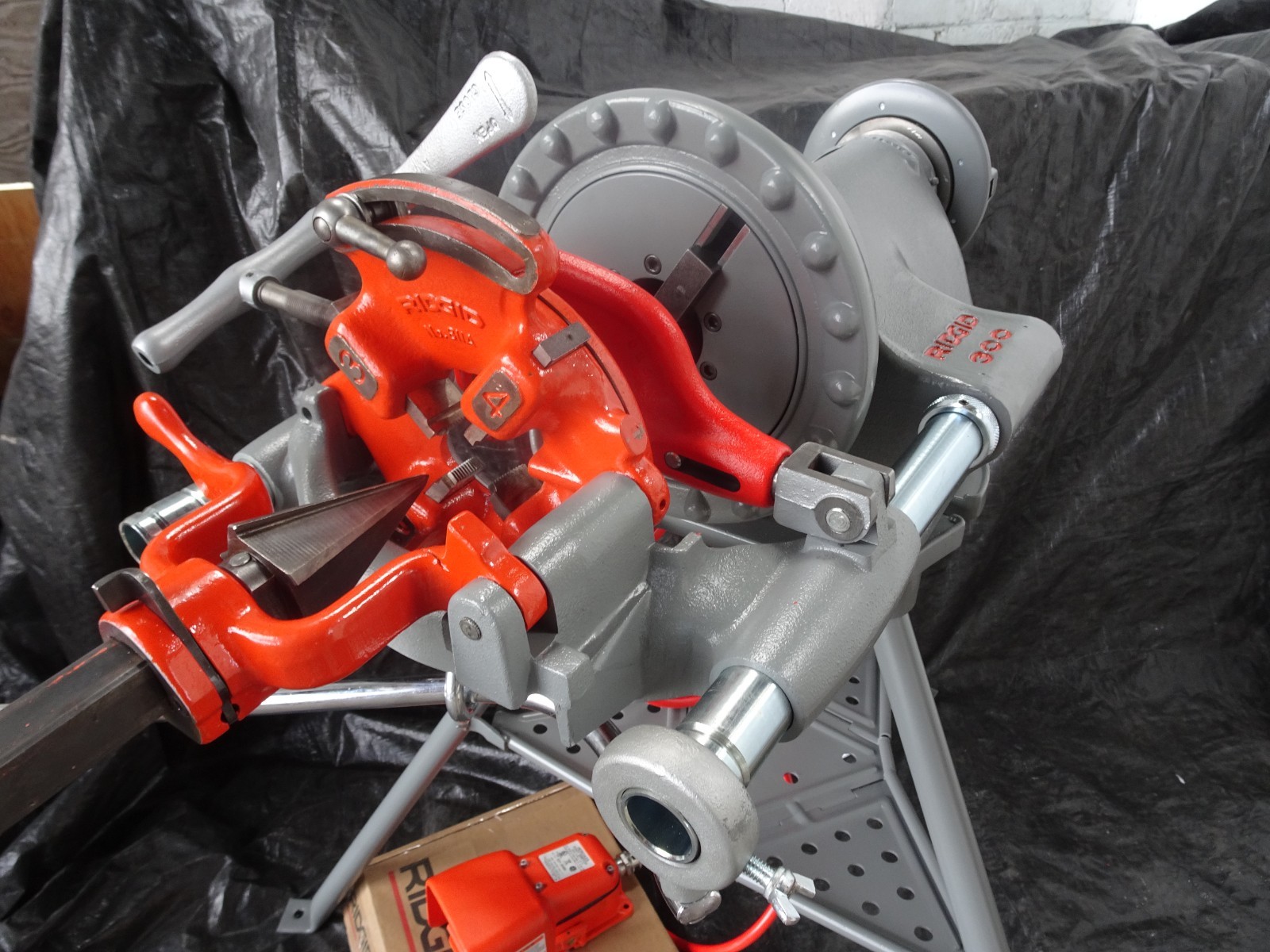 RIDGID 41855, Complete Ridgid 300 Pipe Threading Machine, Refurbished!