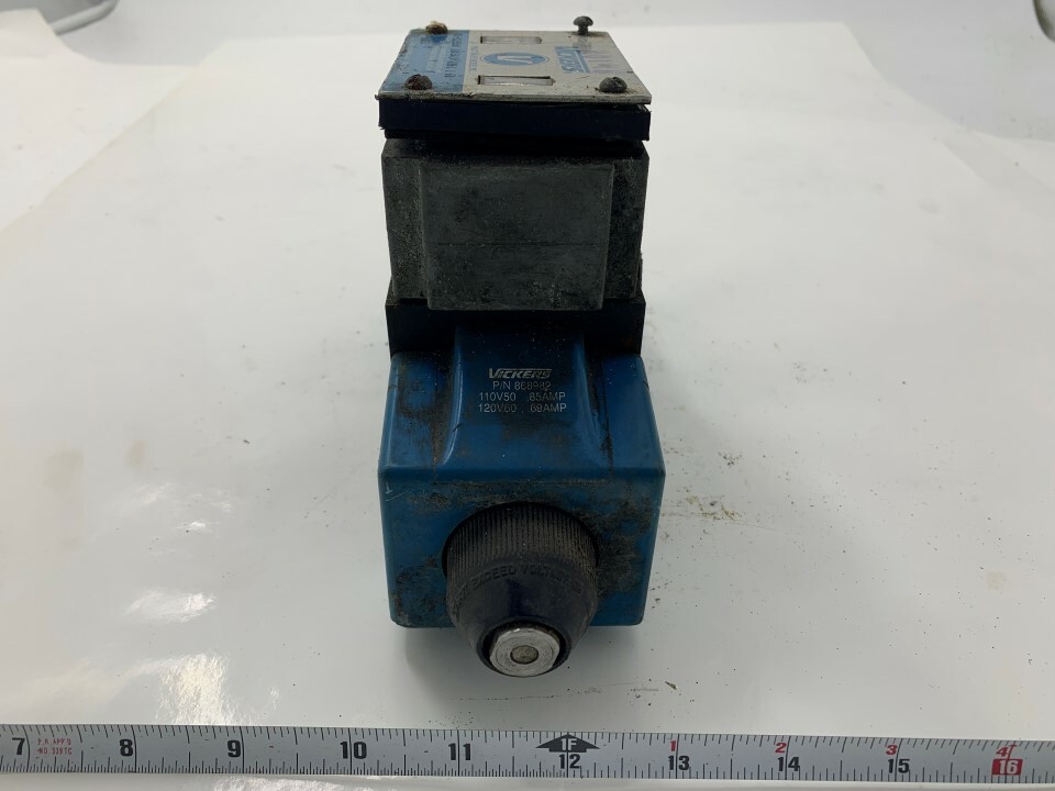 Vickers 02-119590 DG44LW 016C B 60 w/ 868982 110v/50hz .85amp 120v/60hz .69amp