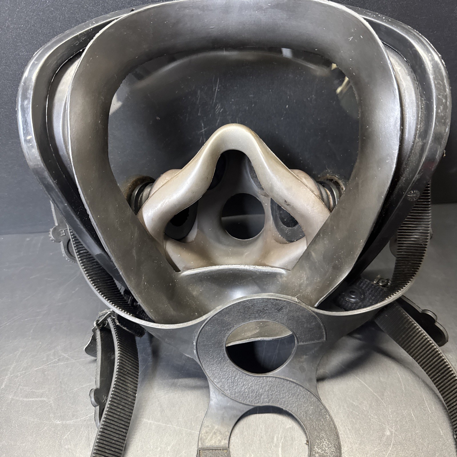Scott AV-2000 Mask w/ 4 Strap Head MASK Size L/ Used