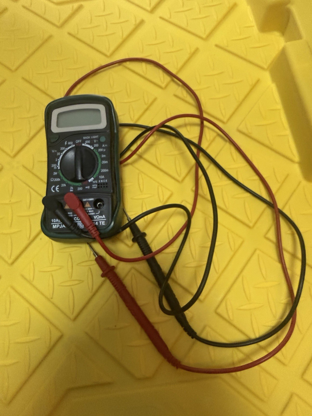 Handheld Digital Multimeter 830 CAT II 1999 Counts Backlight Data Hold 600V 10A