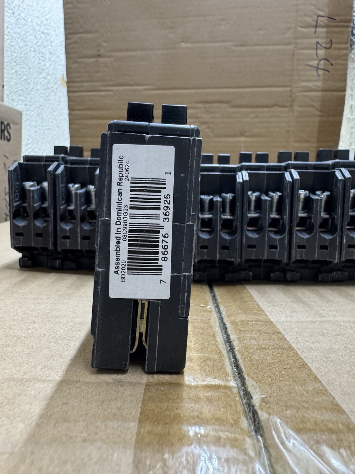 Lot of 10 Eaton Br2020 Tandem Single Pole 20am NON-CTL Circuit Breaker
