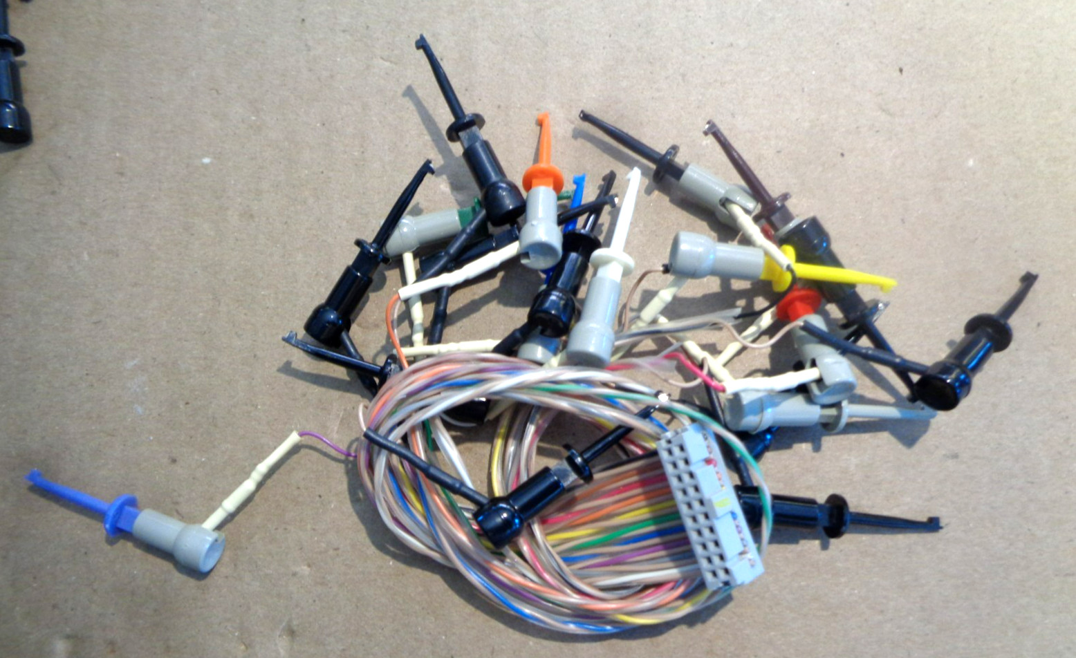 1 Set HP ? CABLES or Test Leads with Grabbers, or ??? 20 Pin w/ Grabbers on All