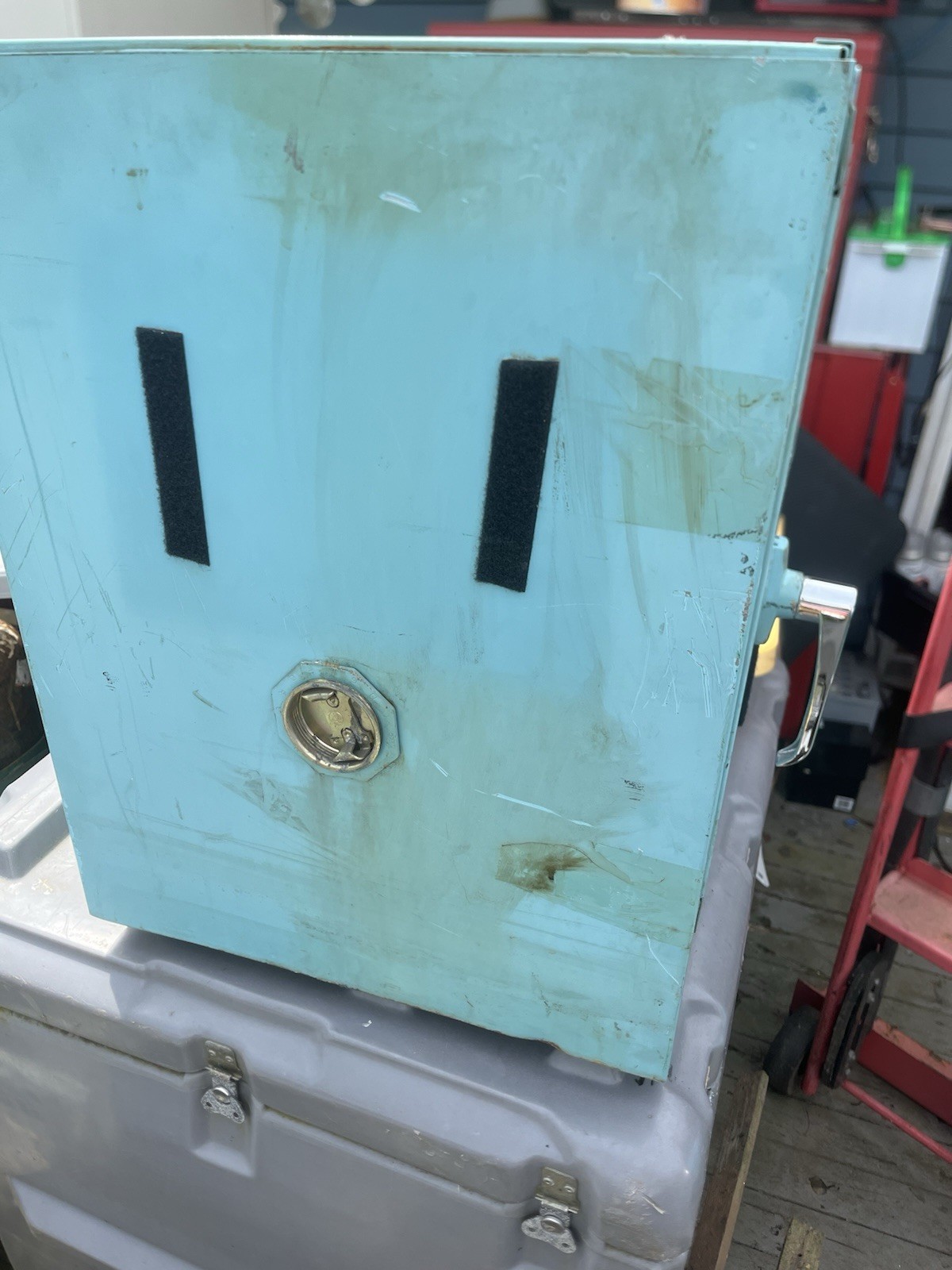 1 USED JUSTRITE 25042B 4-GAL ACID AND CORROSIVES CABINET