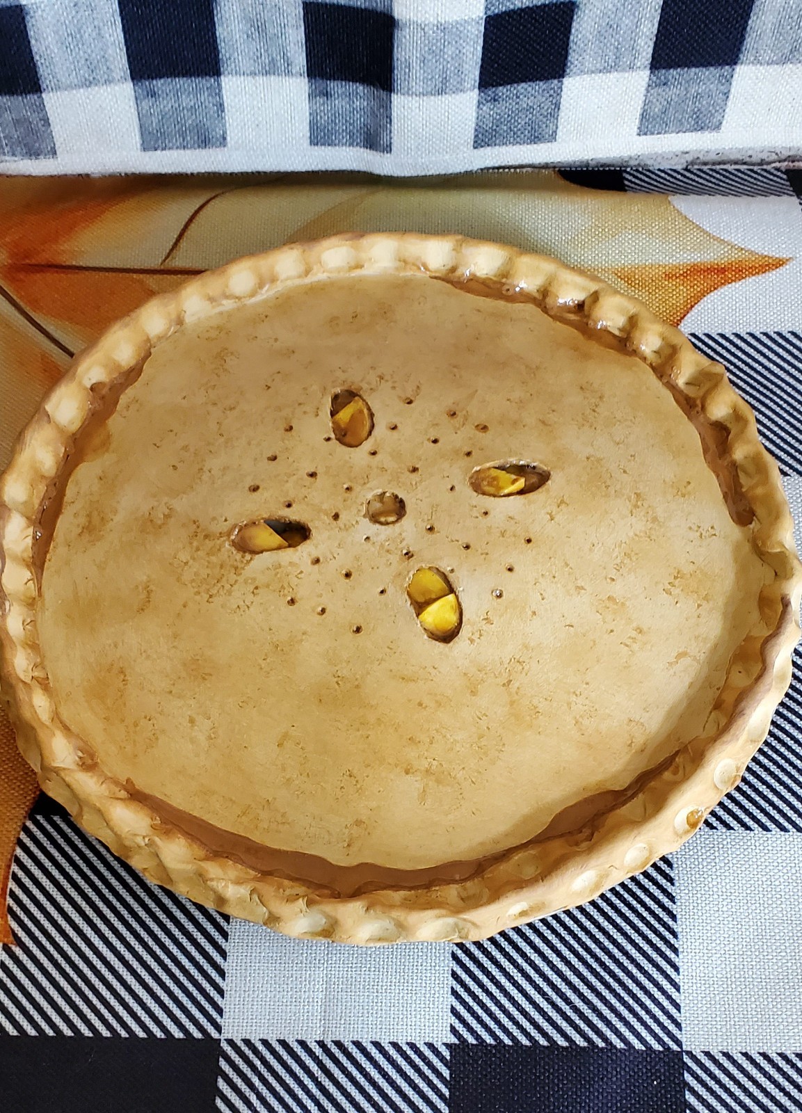 9 ½ Faux Fruit Pies Apple,Peach, Blueberry, Cherry & Banana Lattice Top Pies