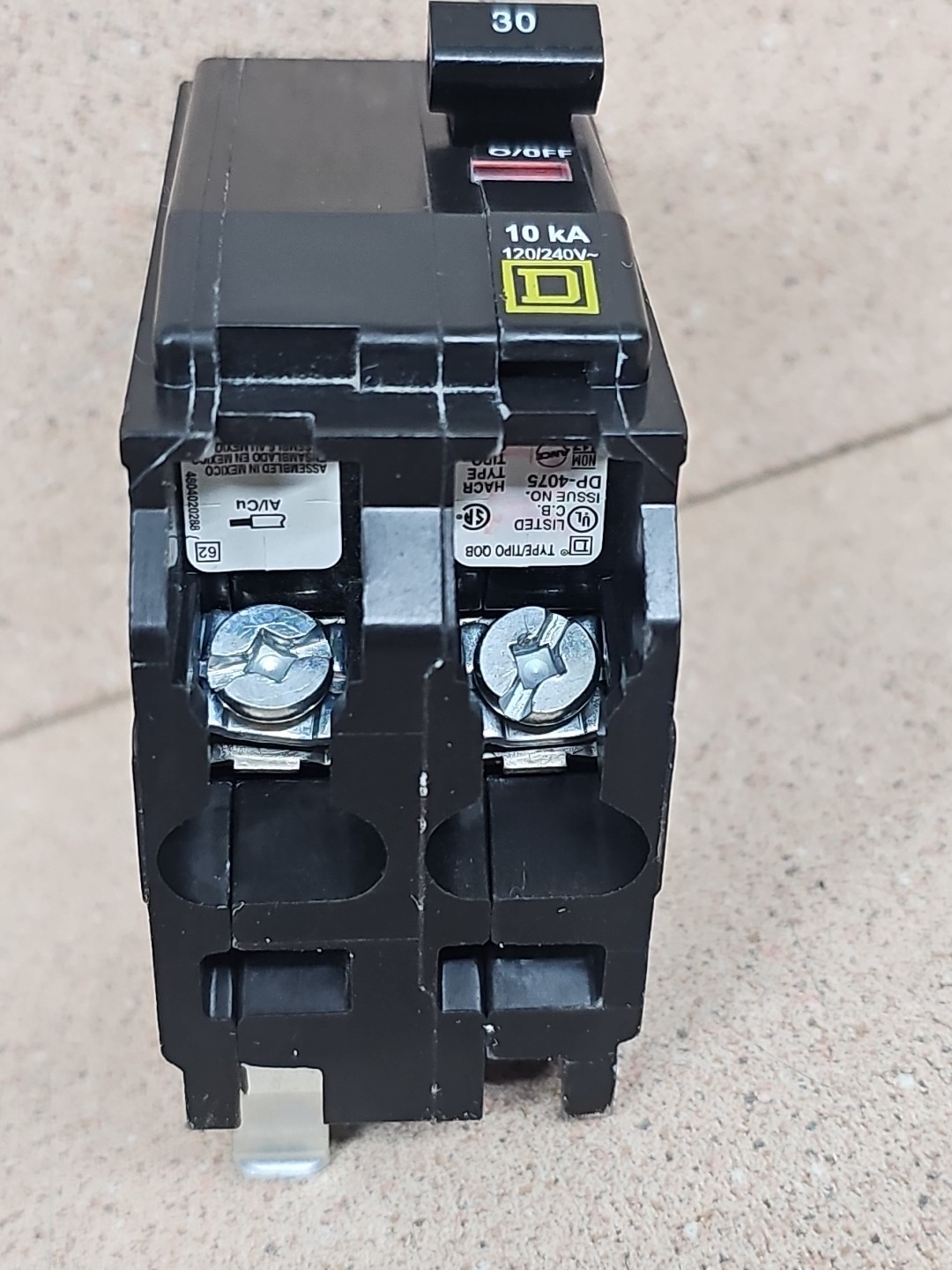 Square D QOB230 Circuit Breaker 30 Amp 2 Pole 10 AIC 120/240 VAC Type QOB W#