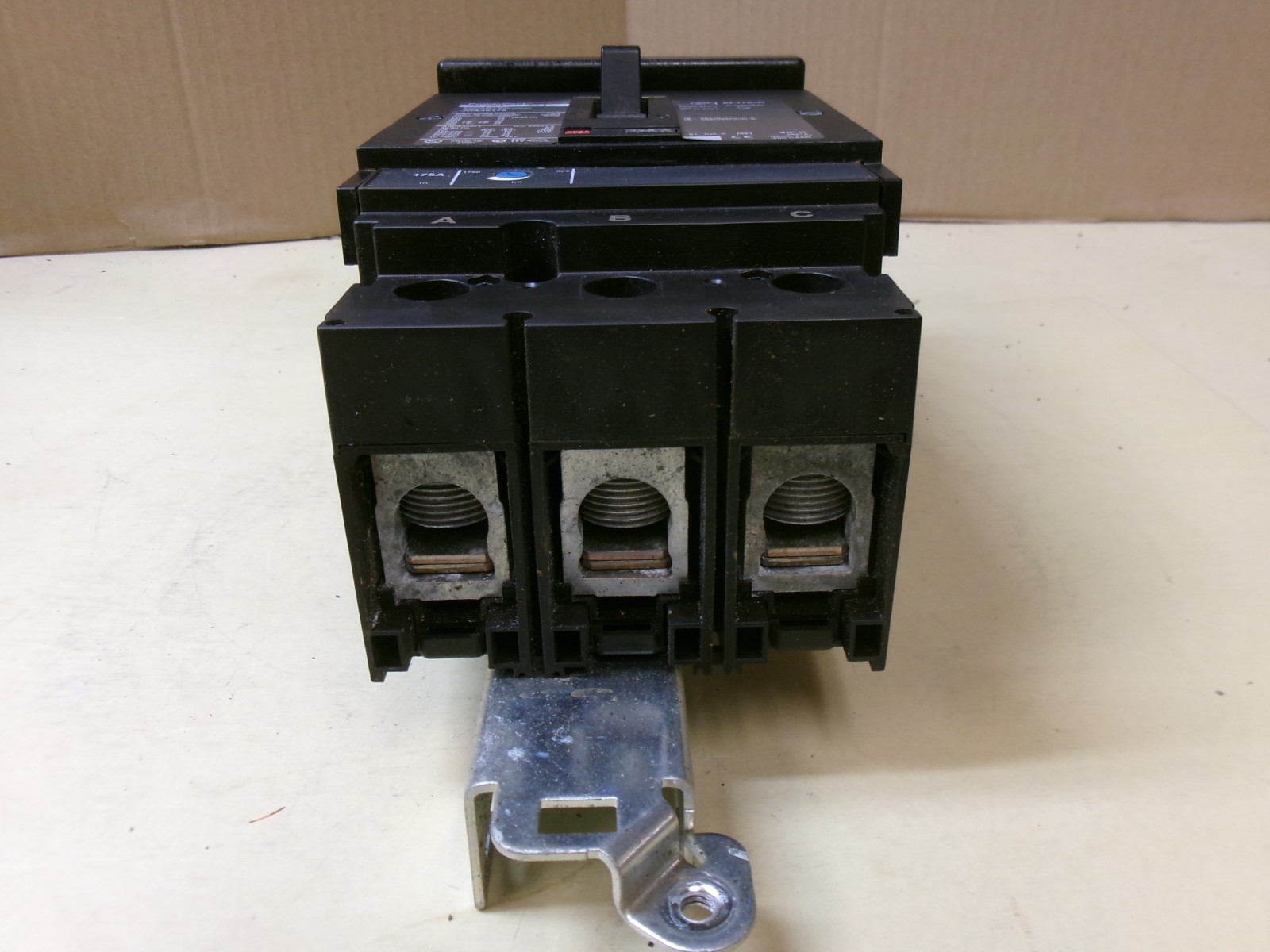 Square D JDA36175 Circuit Breaker 175A , 3P , 600VAC , 250VDC, JD250 PowerPact