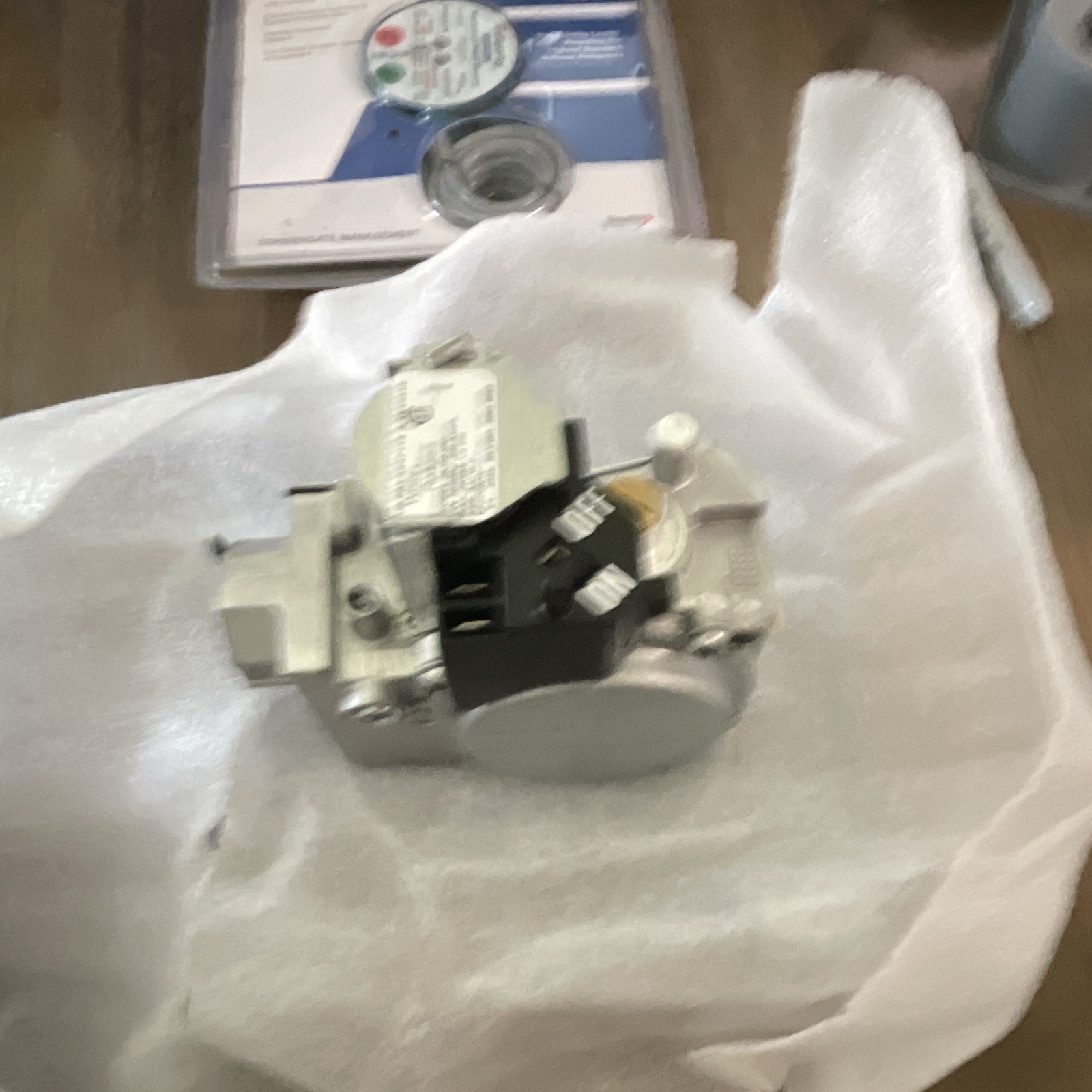 Carrier EF32CW151 Metal Gas Valve for Central Furnace – Compatible with Carrier