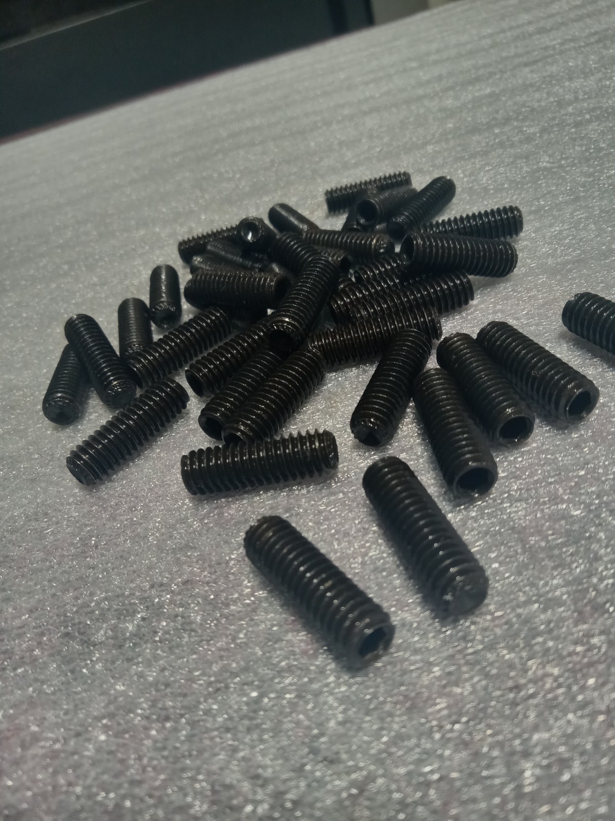 5/16-18 X 1″ SET SCREWS CUP POINT STEEL (50 PCS)