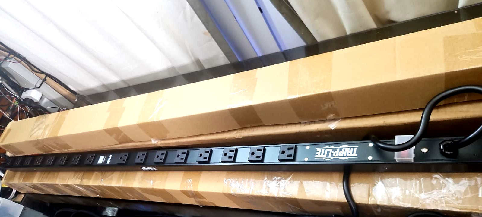 TRIPP LITE PDUMV15 16 Outlets 15A PDU Metered Power Strip