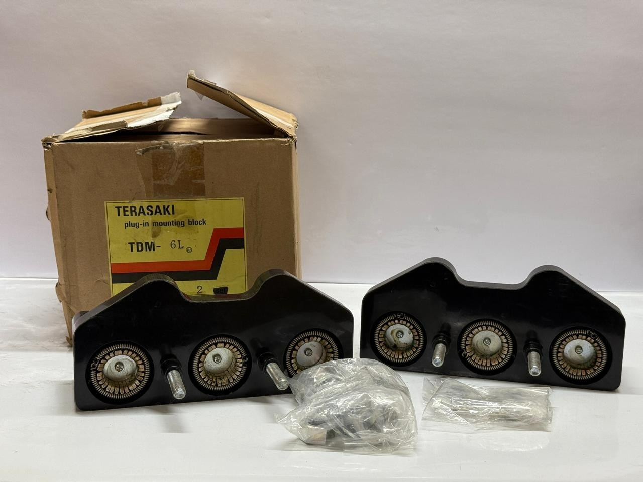 TERASAKI TDM-6L PLUG-IN MOUNTING BLOCK – 2 Pcs