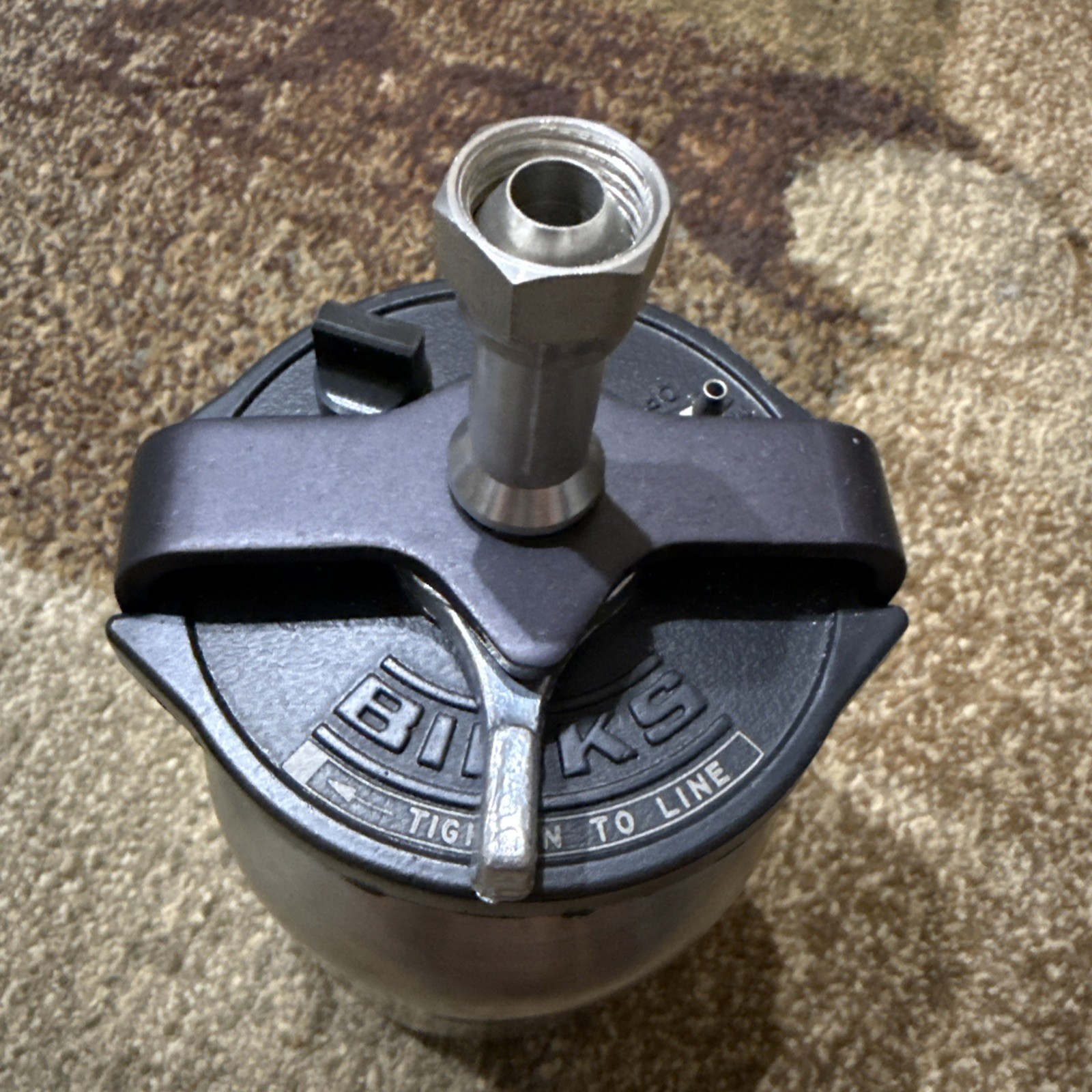 BINKS 80-292 Pressure spray gun CUP with BINKS 85-250 Air Pressure Regulator
