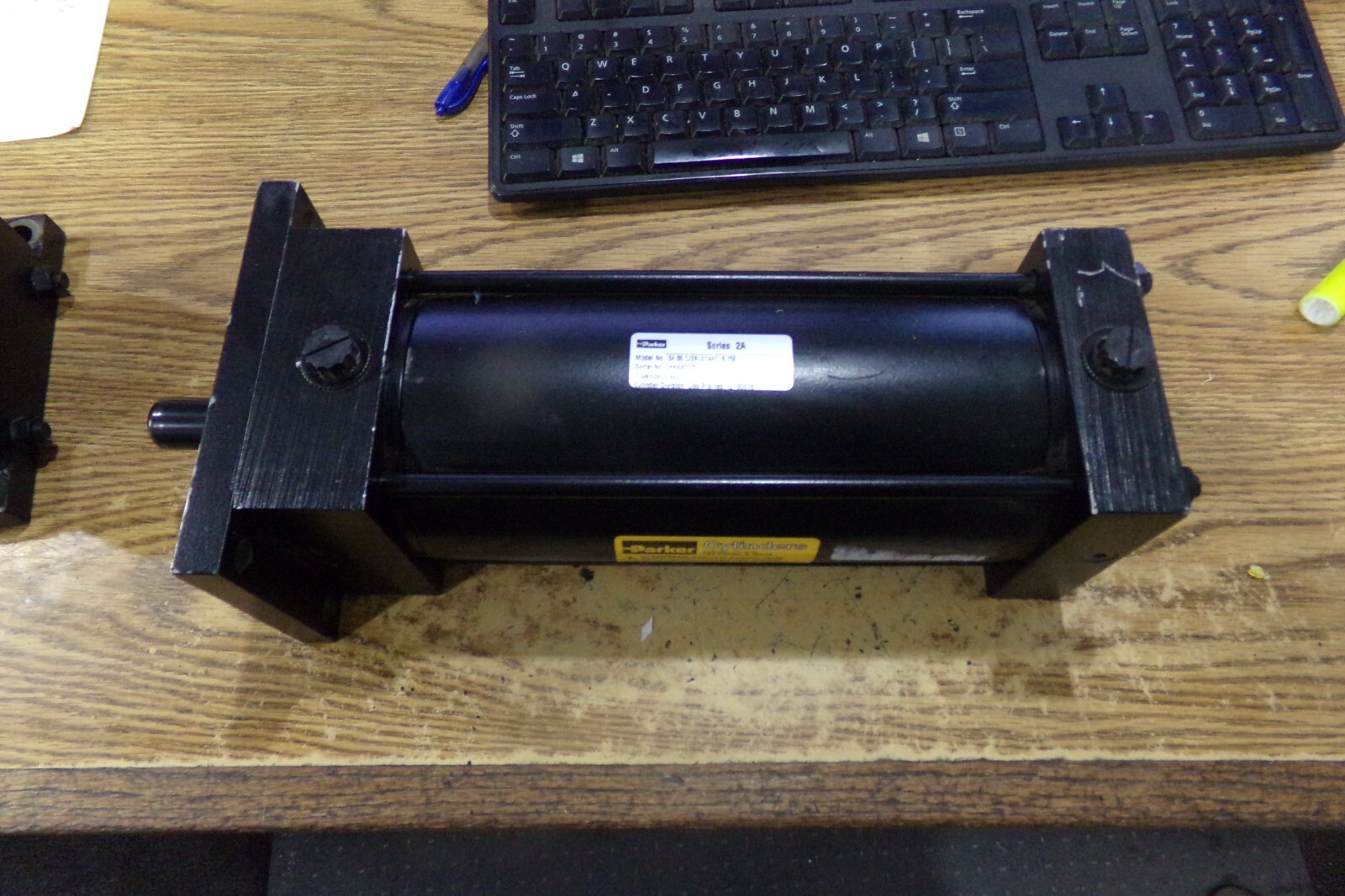 Parker Cylinders Series 2A Cylinder, Model: 04.00 CC2ALU14AC 8.250 New Old Stoc