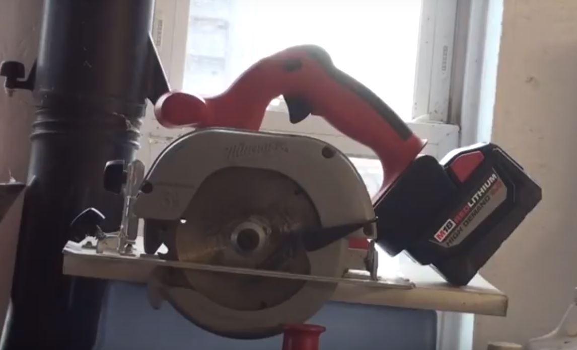 Milwaukee M18 Lithium battery to V18 Lithium tool adapter
