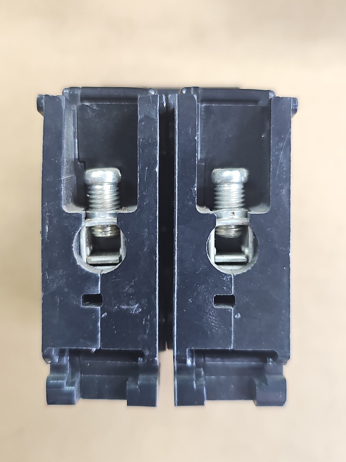 Lot of 12 – Eaton / Cutler-Hammer BR215 15A 2 Pole 240V Circuit Breakers