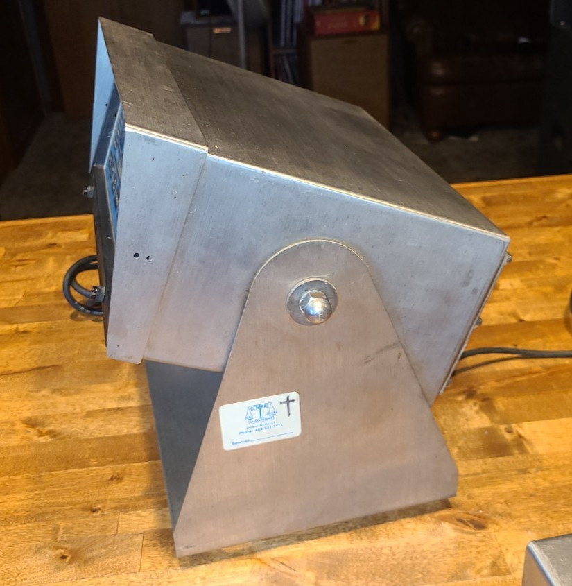 Weigh-Tronix WI-110 Commercial Industrial Scale Monitor with BS-1414-A Platform