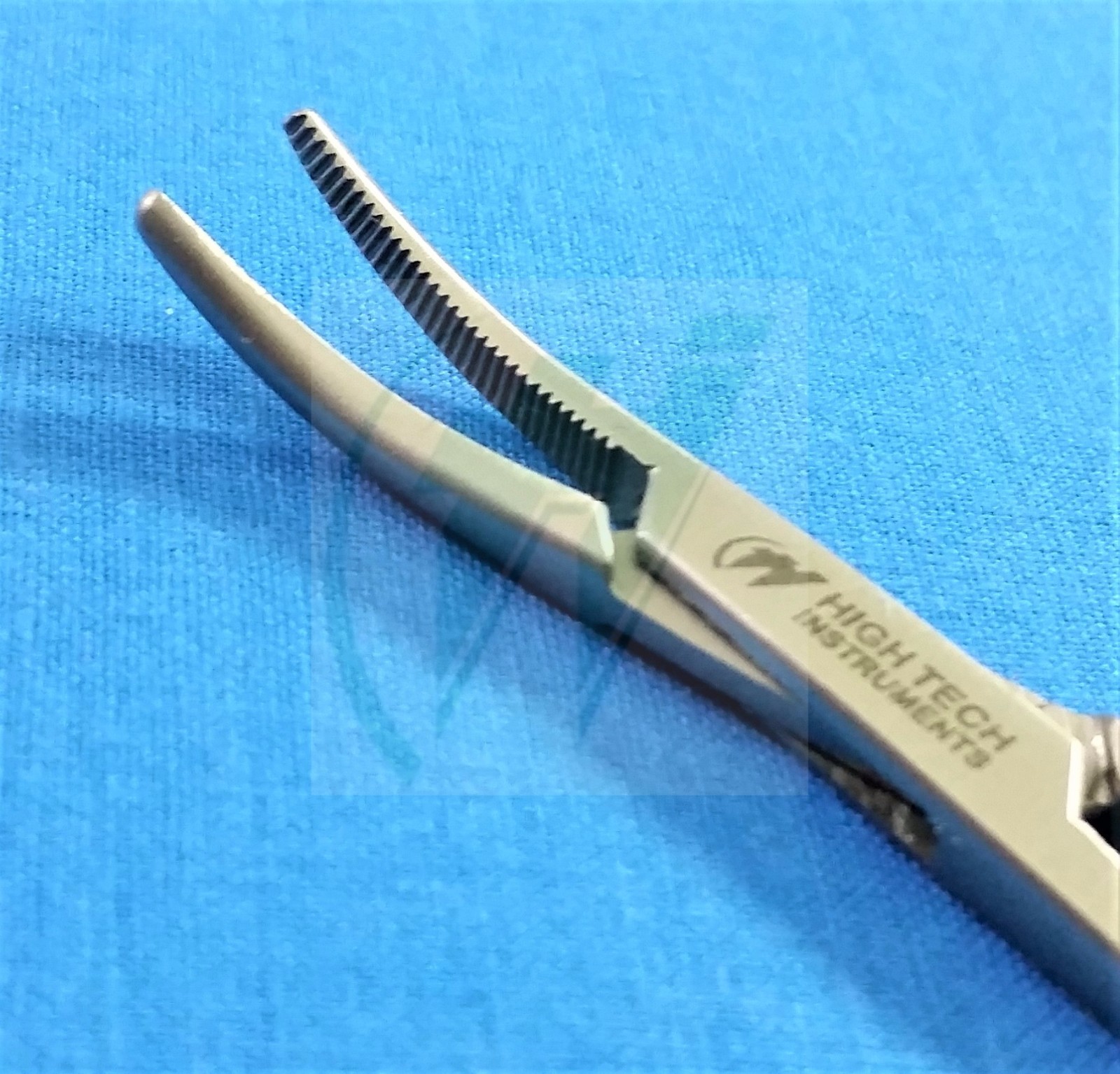 GOLD HANDLE FULL SERRATED HEMOSTAT LOCKING FORCEPS 5″ CURVED STAINLESS STEEL