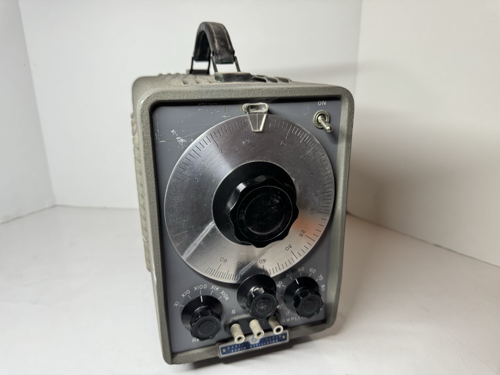Vintage HP Hewlett-Packard 200CD Wide Range Oscillator -Powers On