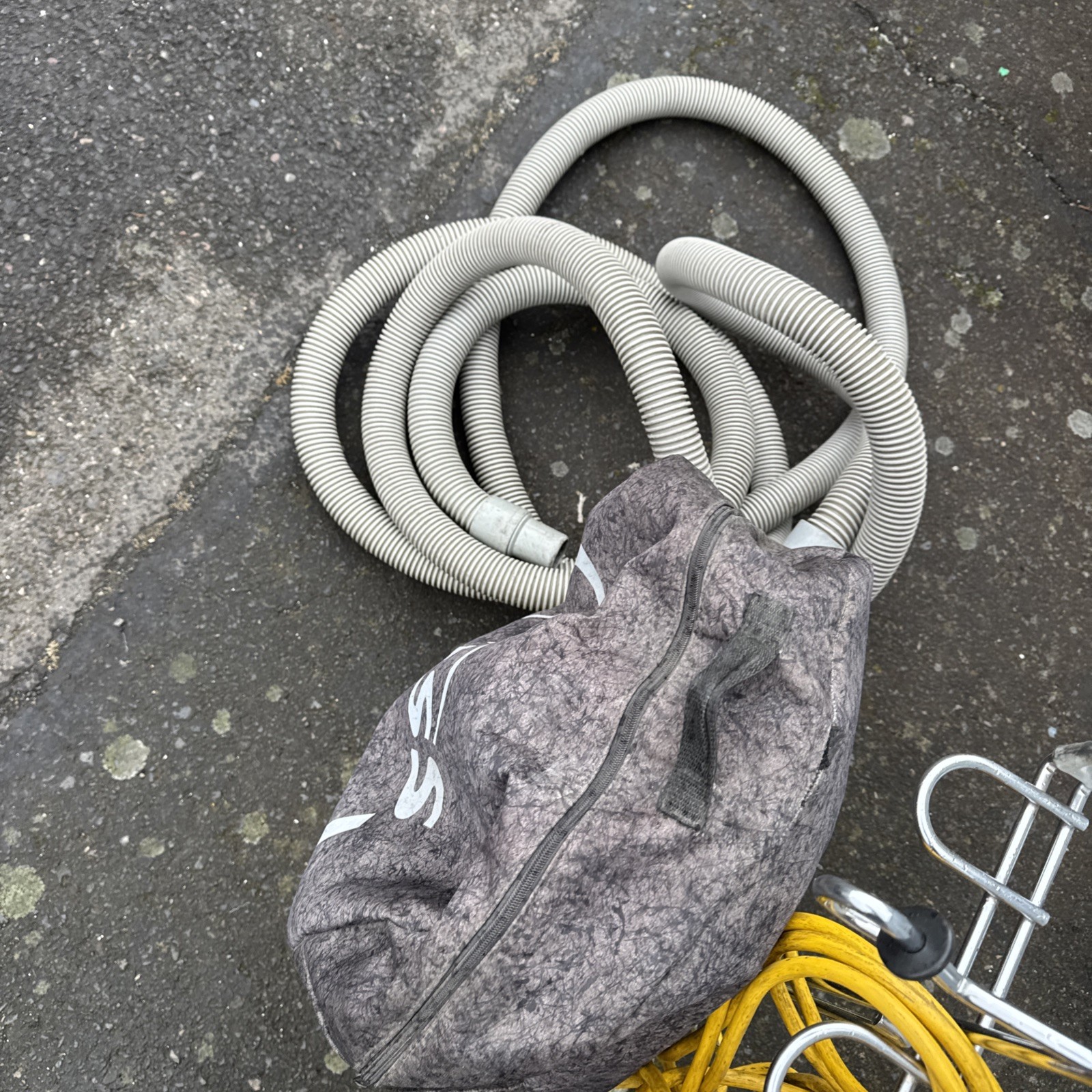 NSS M-1 PIG HEAVY DUTY PORTABLE VACUUM & BAG + HOSE WOW!! WORKS GOOD!