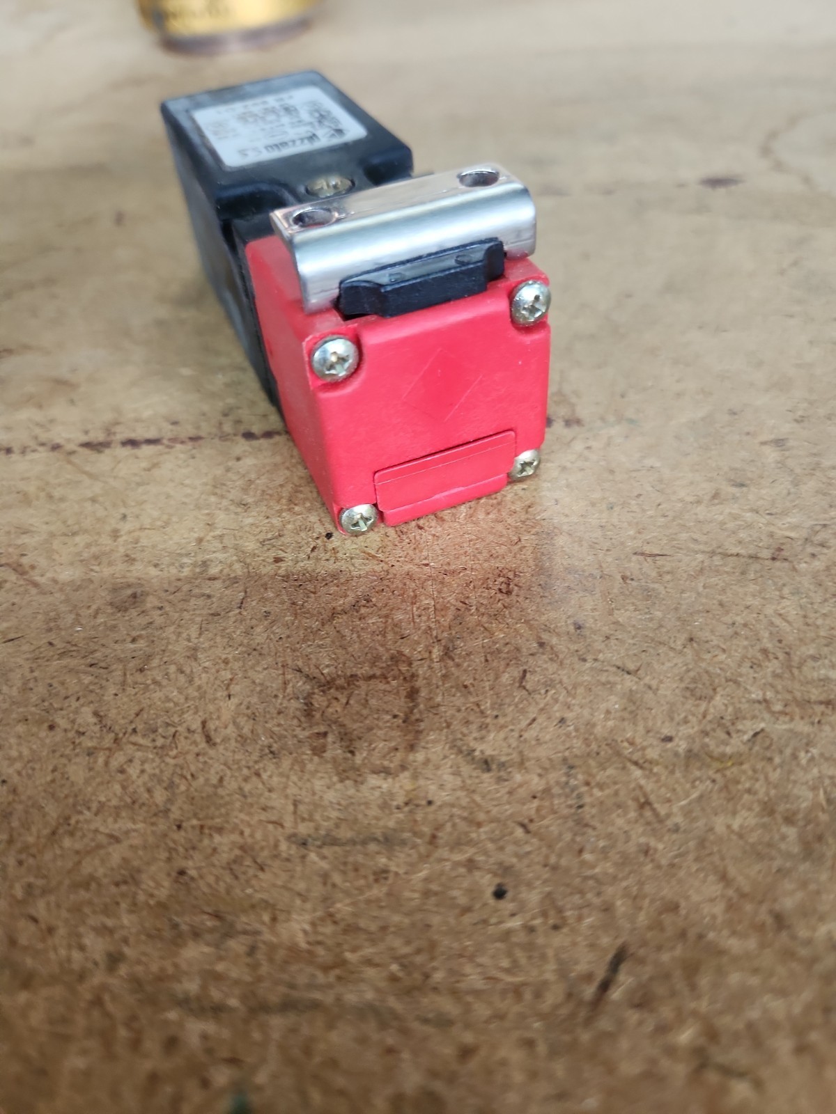 Pizzato FR 692-D1 SAfety Switch 3 Amp 400 Volts Type 1 4x 12 13