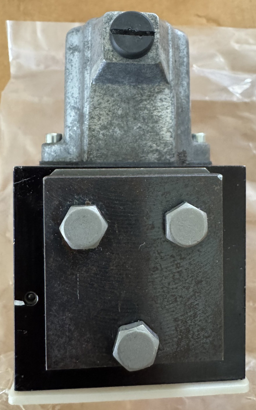Moog 631F172F P60F0FM4VBR Servo Valve USA NextDay Air Available with Test Report