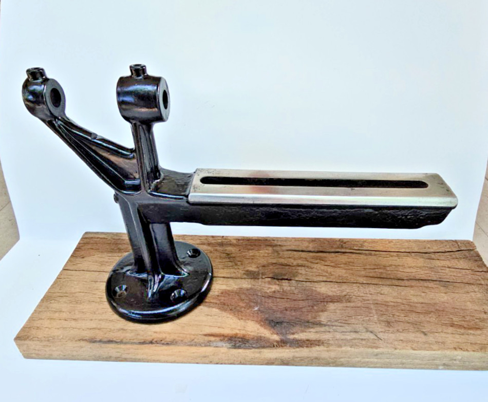 VINTAGE GOODELL PRATT No. 29 1/2 POLISHING LATHE BED CASTING
