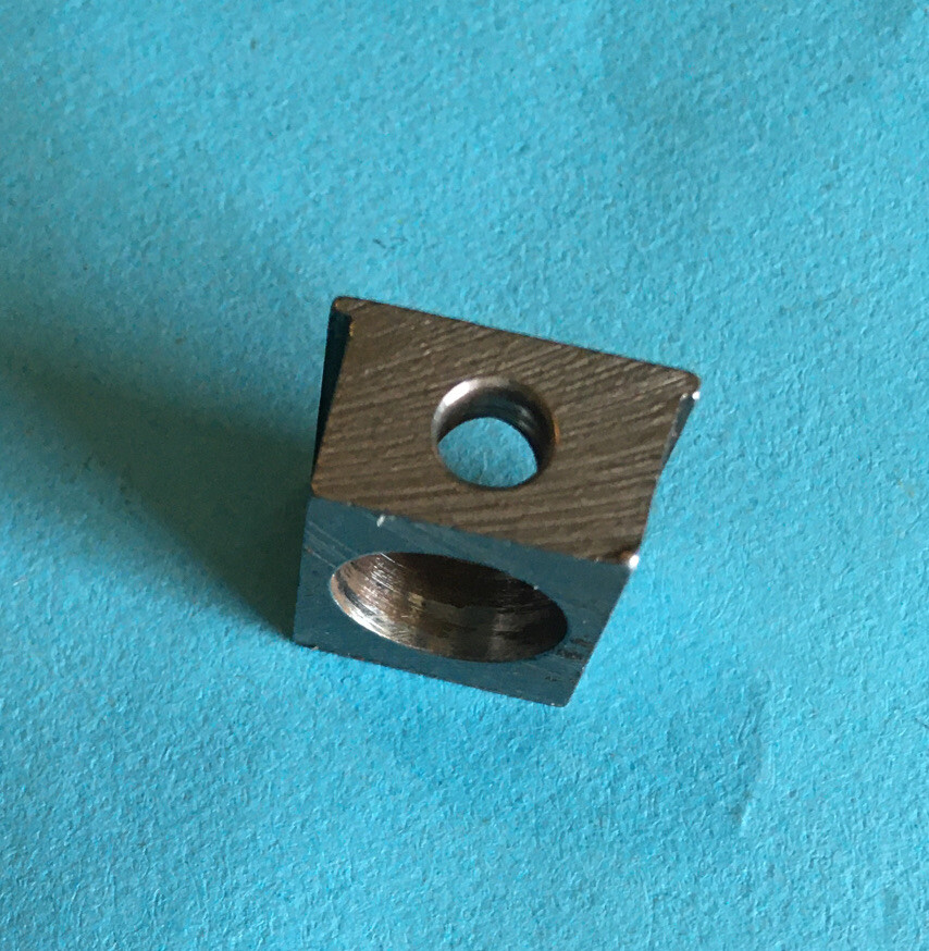 *NOS* 243621-SINGER-SLIDE BLOCK-FOR SEWING MACHINES-FREE SHIPPING*