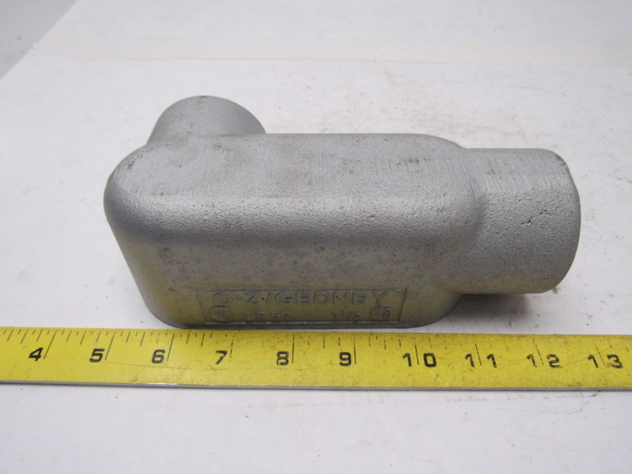 Gedney LR57 x 1-1/2″ NPT Cast Malleable Iron Threaded Conduit Body Lot Of 2