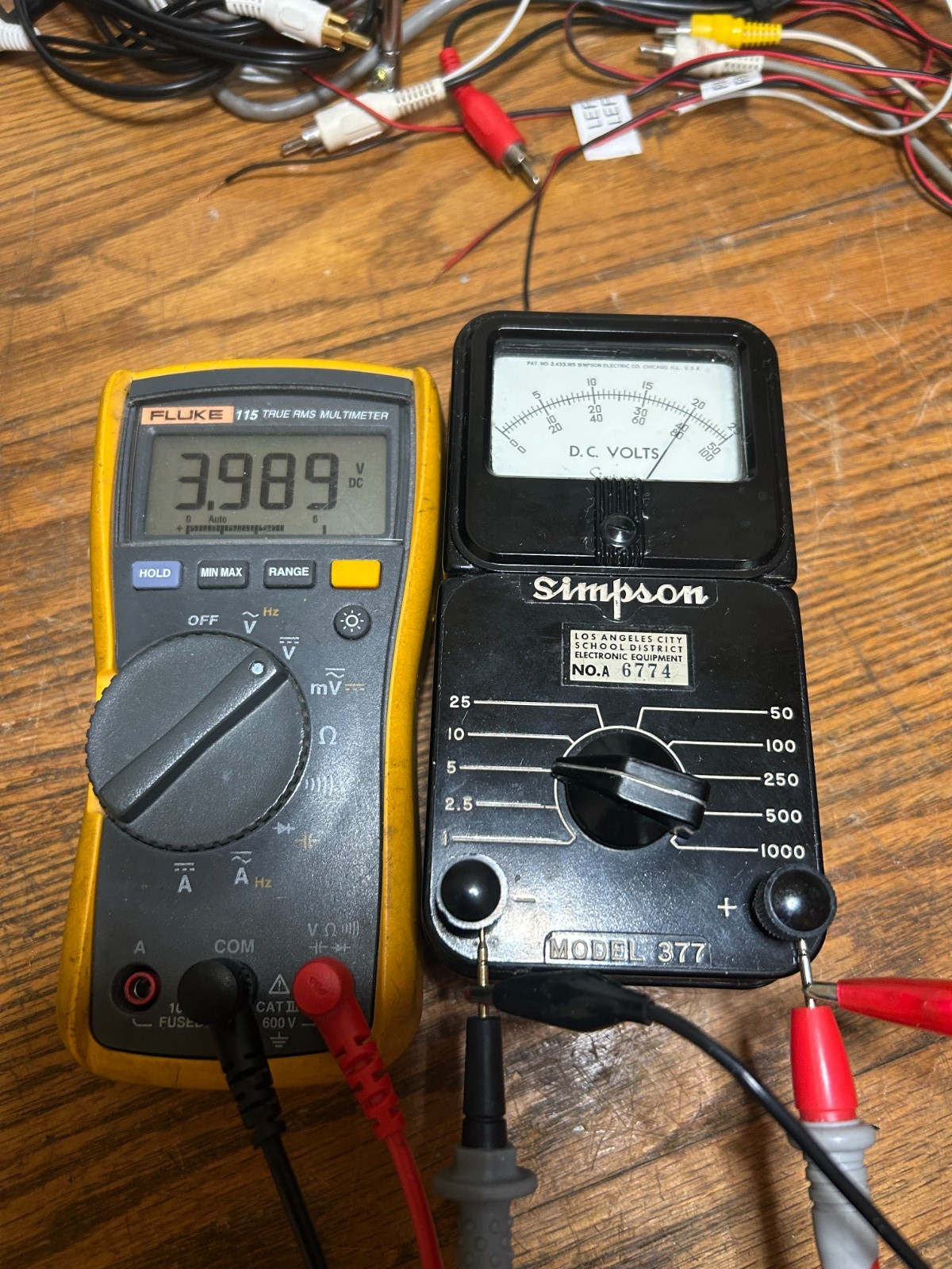Simpson 377 DC Voltmeter Analog Panel Meter 0-1000V Tested Working w/ Box