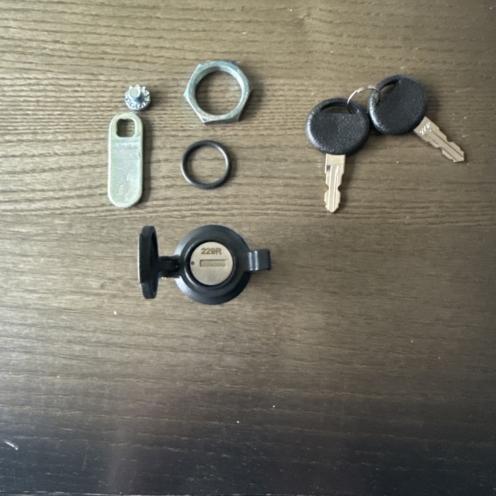 UNDERCOVER SWING CASE LOCK ASSEMBLY KIT, NEW LOCK, RETAINER NUT, O-RING, 2 KEYS