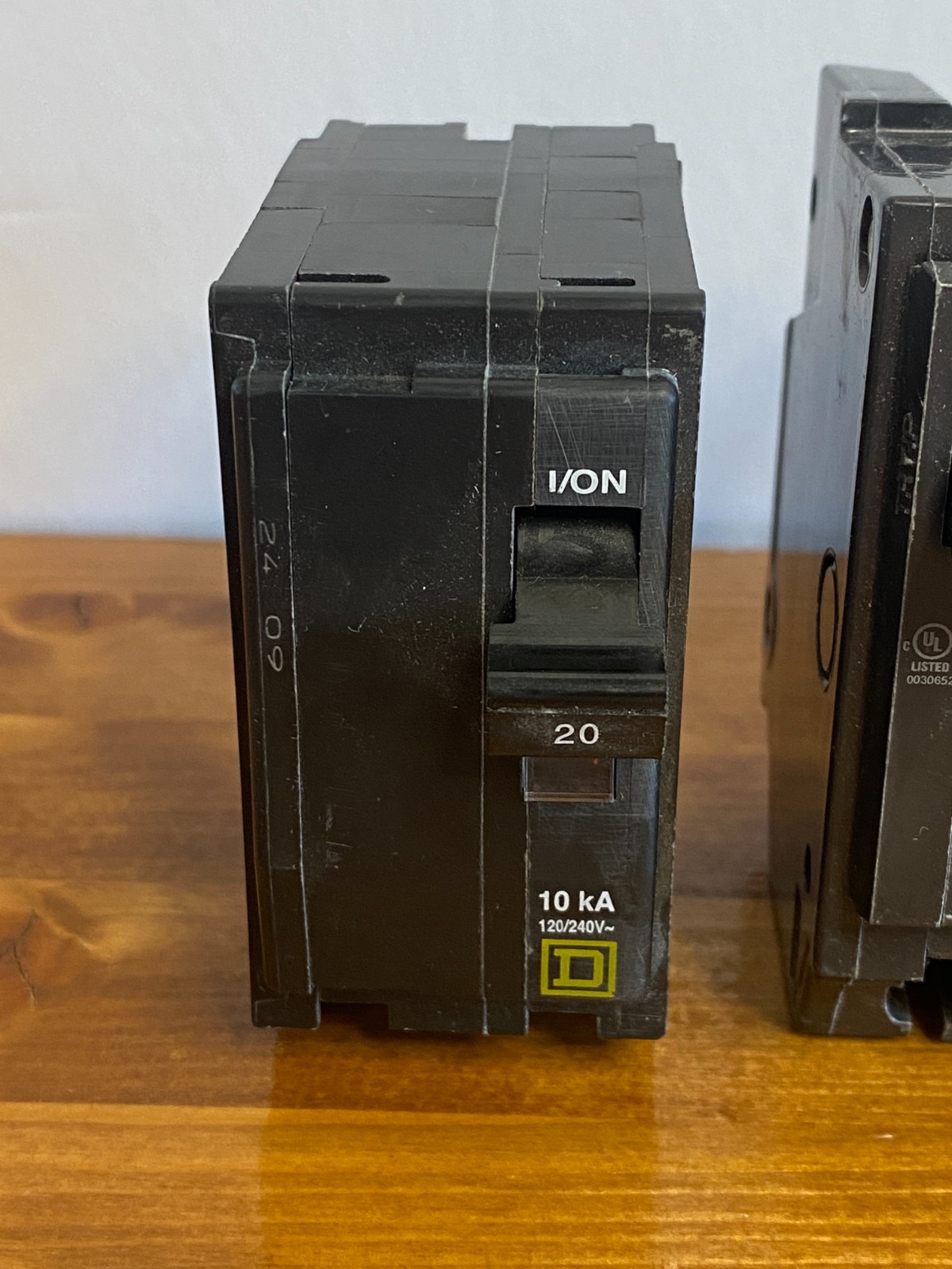 THQL2130 QO220 QO230 Circuit Breakers 2-Pole 30-Amp/20-Amp – Lot of 3