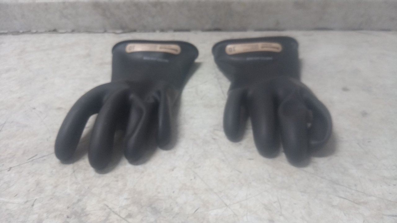 Salisbury GK0011B/10 Size 10 11 In Glove Length Class 00 Electrical Glove Kit