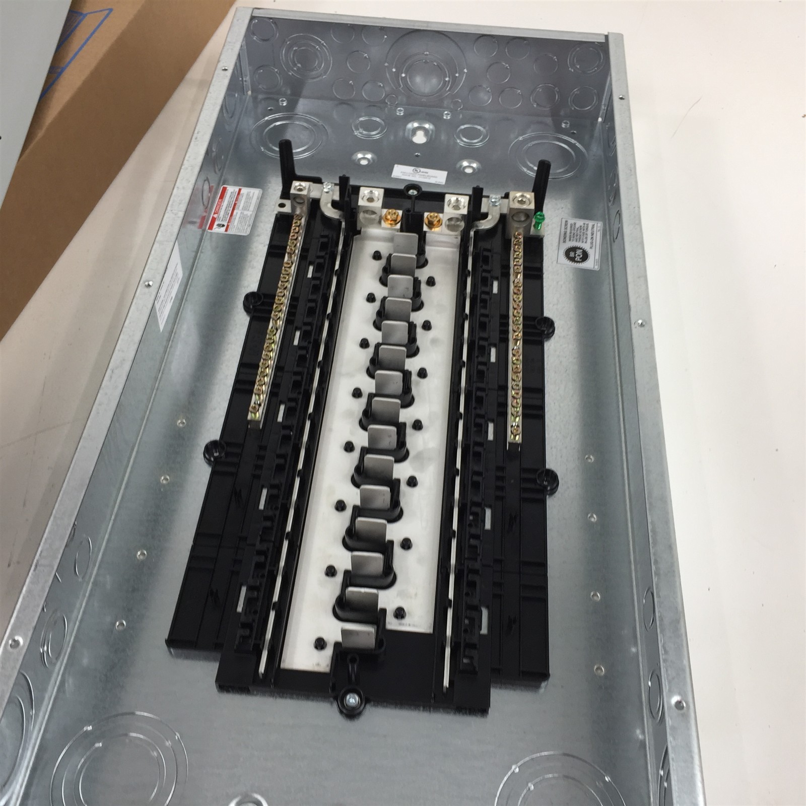 Eaton BRP30L200 Indoor Main Lug Loadcenter 200A 30SP 60C 1PH 3W 120/240V