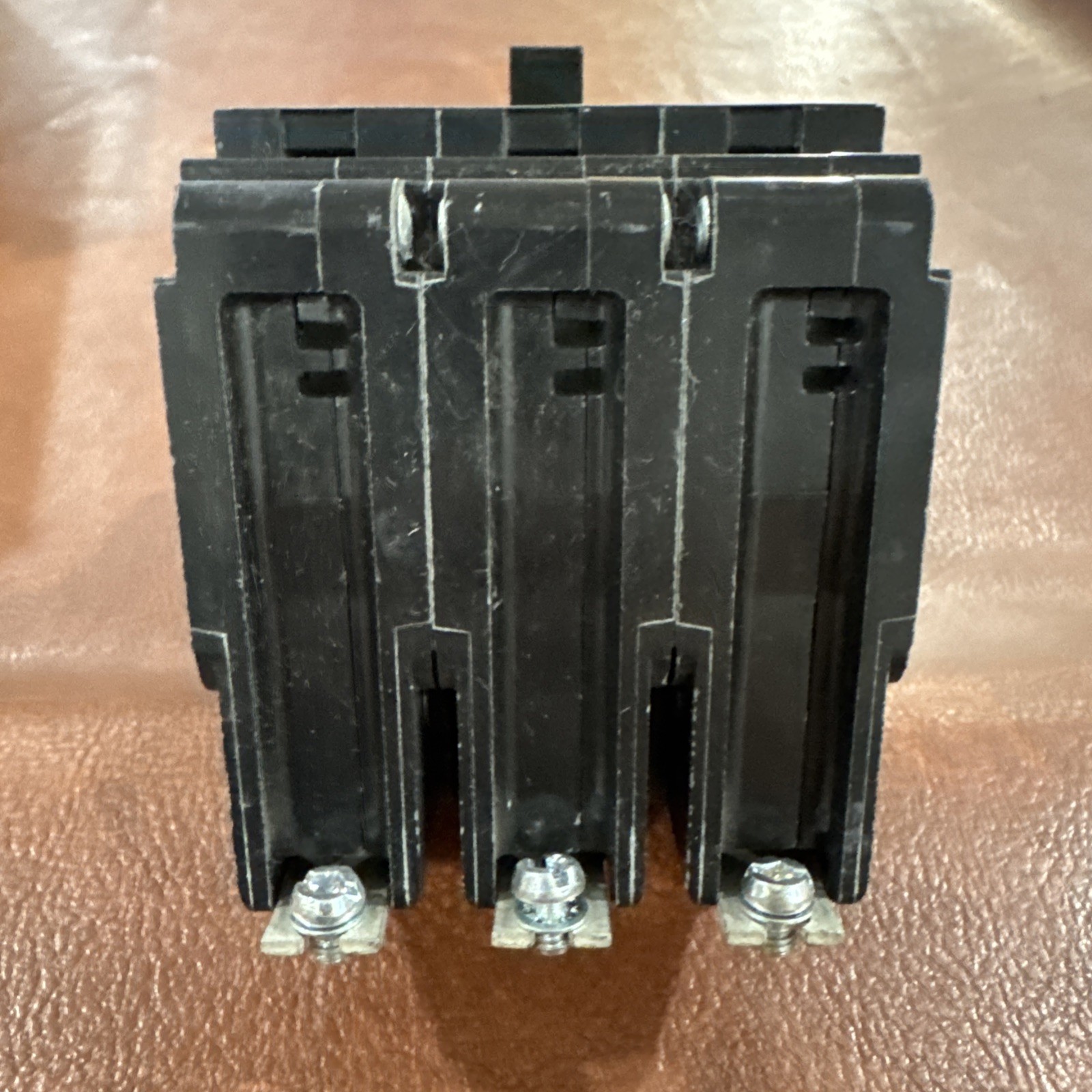 Square D EJB34015 Circuit Breaker 15A 3 Pole 480Y/277VAC 15 Amp 3P *Cracked Flaw