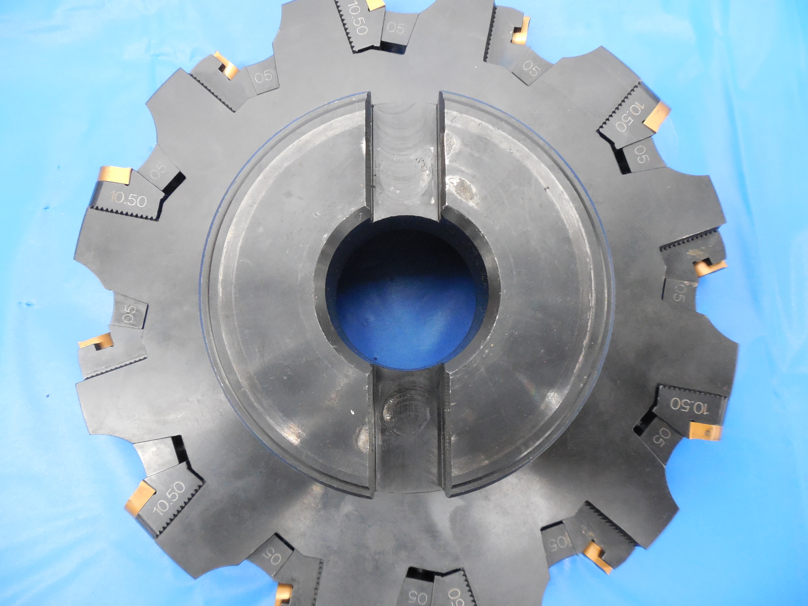 SANDVIK 203.2 mm O.D. SLOTTING MILL R331.32-203R38RM 38.1 mm PILOT 12 FL